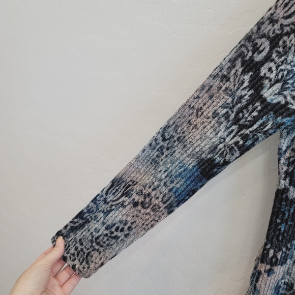 💕 Chico's Zenergy Cozy Paisley Print Cowl Neck Tunic Top Size 00P - Picture 11 of 12